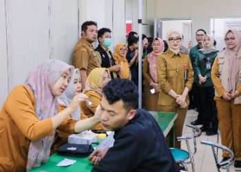 Wagub Jihan Nurlela Tinjau Pelaksanaan Cek Kesehatan Gratis di Komunitas Pedagang Besar Farmasi