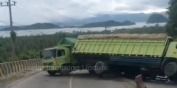 Dua Truk Fuso Tabrakan di Jalinsum Lampung Selatan, Tiga Orang Tewas