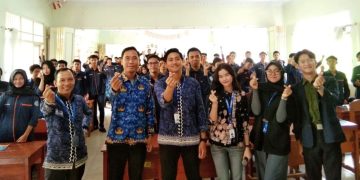 Dosen Sistem Informasi IIB Darmajaya Semangati Siswa SMKN 8 Menjadi Programmer Sukses