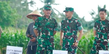 Danrem 043/Garuda Hitam Hadiri Penanaman Jagung dalam Rangka Mendukung Program Swasembada Pangan Nasional