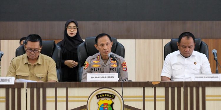 Tindak Lanjuti Insiden Kapal Tongkang Kayu Di Pesisir Barat, Kapolda Lampung Berikan Penjelasan
