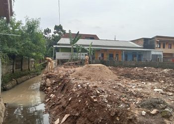Pemkot Balam Bongkar Paksa Bangunan Permanen di Atas Drainase