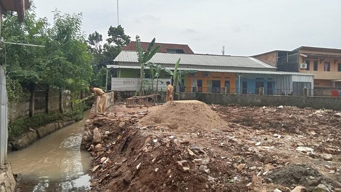 Pemkot Balam Bongkar Paksa Bangunan Permanen di Atas Drainase