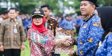 Bupati Nanda Indira Lakukan Penyerahan SK Kepada 3.457 PPPK Paruh Waktu di Lingkungan Pemkab Pesawaran