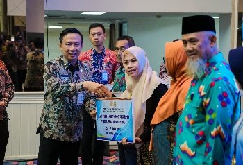 Pemprov Lampung Serahkan Tali Asih, Santunan dan Penghargaan Korpri