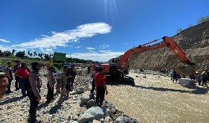 Polri-TNI Terus Lakukan Penanganan Banjir Donggala