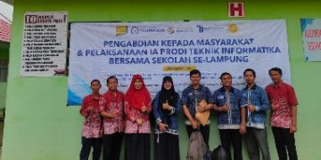 Dosen Teknik Informatika IIB Darmajaya Bekali Siswa SMK Kompetensi Siap Industri