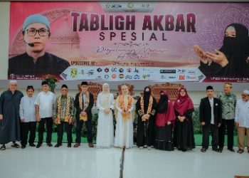 Ketua TP PKK Ibu Wulansari Hadiri Tabligh Akbar Spesial “Perjalanan Menuju Hidayah” di Al-Kautsar