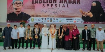 Ketua TP PKK Ibu Wulansari Hadiri Tabligh Akbar Spesial “Perjalanan Menuju Hidayah” di Al-Kautsar