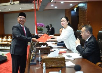 Mukhlis Basri Bacakan Pendapat Fraksi PDI Perjuangan Terkait RUU Perlindungan Pekerja Migran Indonesia