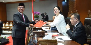 Mukhlis Basri Bacakan Pendapat Fraksi PDI Perjuangan Terkait RUU Perlindungan Pekerja Migran Indonesia