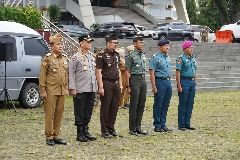 Aster Kasdam XXI/Radin Inten Hadiri Apel Forkopimda di Lapangan Korpri Kantor Gubernur