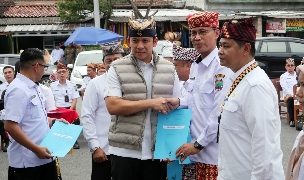 Dilantik di Tengah Pasar, Bupati Egi Ingatkan Pejabat soal Realitas Pengabdian