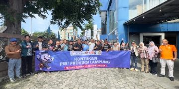 Sekdaprov Marindo Kurniawan Lepas Kontingen PWI Lampung Hadiri HPN 2026 di Banten