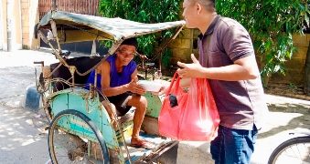 Jum’at Berkah JMSI Kota Metro Lampung Bagikan Nasi Kotak