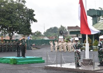 Kasrem 043/Gatam Pimpin Upacara Bulanan Sampaikan Amanat KASAD