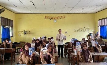 Dosen dan Mahasiswa Sistem Informasi IIB Darmajaya Berbagi Ilmu di SMA Negeri 1 Natar