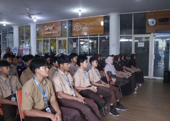 Kunjungan Industri, Siswa SMK Nurul Iman Belajar Desain Media Promosi dengan Dosen Prodi DKV Darmajaya