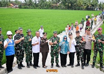 Bupati Nanda Dampingi Wasev Panglima TNI Tinjau TMMD Ke-127 Kodim 0421/Lampung Selatan