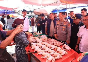 Kapolda Lampung Tinjau Harga dan Ketersediaan Sembako di Pasar Pasir Gintung Jelang Idulfitri