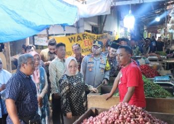 Kapolres dan Bupati Mesuji Sidak dan Cek Harga Bahan Pokok di Pasar Simpang Pematang Jelang Idul Fitri 1447 H