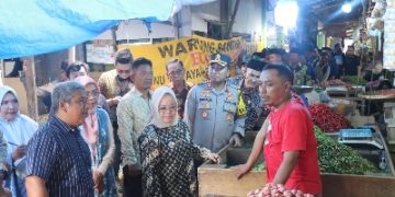 Kapolres dan Bupati Mesuji Sidak dan Cek Harga Bahan Pokok di Pasar Simpang Pematang Jelang Idul Fitri 1447 H