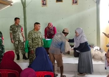 Kodim 0410/KBL Berkolaborasi dengan Yayasan Bakrie Amanah, Menggelar Pembagian Bingkisan kepada Kaum Dhuafa