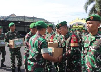 Dandim 0410/KBL Serahkan Bingkisan Lebaran ke Jajarannya