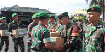 Dandim 0410/KBL Serahkan Bingkisan Lebaran ke Jajarannya