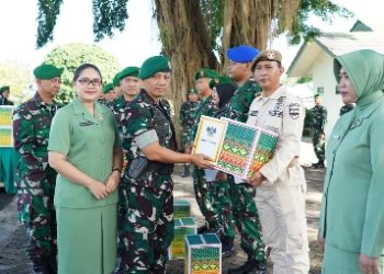 Danrem 043/Gatam Lepas Keberangkatan Cuti Gelombang Pertama dan Berikan Tali Asih