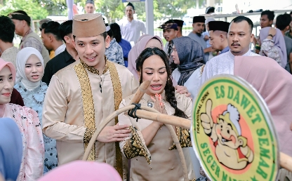 Halalbihalal di Lamban Rakyat Jadi Berkah UMKM, Dagangan Ludes Diborong dan Dibagikan Gratis