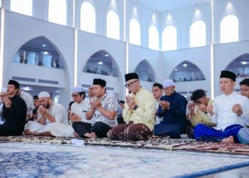 Gubernur Mirza Shalat Ied Bersama Ribuan Masyarakat Lampung di Masjid Raya Al-Bakrie