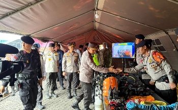 Kapolri Tinjau Kesiapan Posko Siaga SAR Satgas Tanggap Bencana Brimob Polda Lampung di Pelabuhan Bakauheni