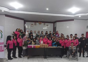 Bhayangkari Brimob Batalyon C Pelopor Kotabumi Bagikan takjil kepada Anak-anak Penyandang Disabilitas