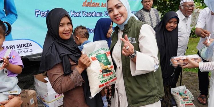 Bakti Sosial Ramadan, TP PKK Provinsi Lampung Salurkan Ratusan Paket Sembako