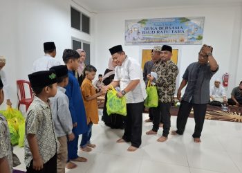 Cari Berkah Ramadhan, RS Ratu Tara Berbagi Untuk Anak Yatim dan Lansia