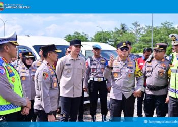 Bupati Egi Dampingi Wakapolri Dedi Prasetyo Tinjau Arus Mudik Bakauheni, Pastikan Pemudik Aman dan Nyaman