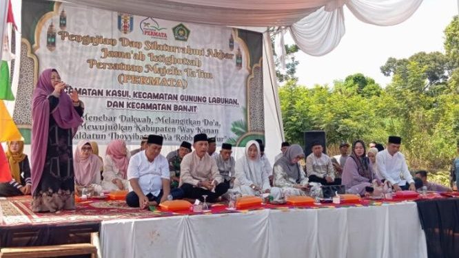 Bupati Ayu Hadiri Pengajian dan Silaturahmi Akbar 3 Kecamatan