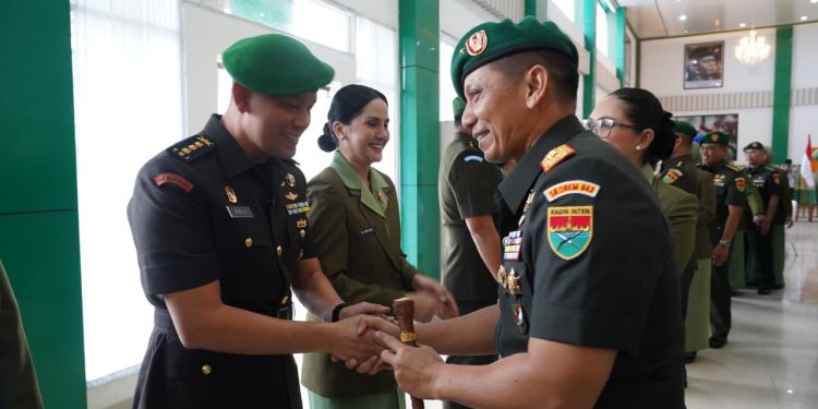 Danrem 043/Gatam Hadiri Tradisi Satuan dan Sertijab Pejabat Kodam XXI/RI