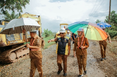 Wagub Jihan Nurlela Pimpin Langsung Dimulainya Pembangunan Ruas Gedong Aji–Umbul Mesir di Tulang Bawang
