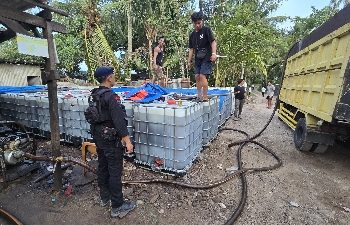 Gegana Brimob Polda Lampung Back Up Ungkap Kasus BBM Ilegal, 203 Ribu Liter Diamankan