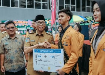 Gubernur Mirza Lepas Mahasiswa Program Magang Internasional ke Taiwan dari Kampus Nusadaya Academy
