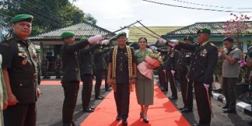 Prajurit dan PNS Korem 043/Gatam Sambut Kedatangan Calon Kasrem di Kota Metro