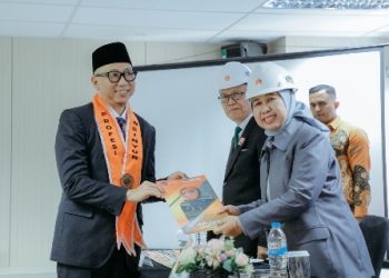 Gubernur Mirza Raih Predikat Lulusan Terbaik Program Profesi Insinyur Fakultas Teknik Unila Periode April 2026