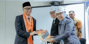 Gubernur Mirza Raih Predikat Lulusan Terbaik Program Profesi Insinyur Fakultas Teknik Unila Periode April 2026