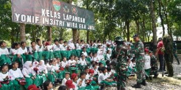 Perkuat Karakter Siswa, Ibu Abrita Kumarri Dewi Buka LDK di Mayonif 143/TWEJ: Dari Pengenalan Alutsista hingga Outbound