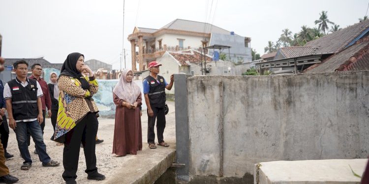 Cegah Banjir, Eva Dwiana Sidak Saluran Air di Pujangga Alam
