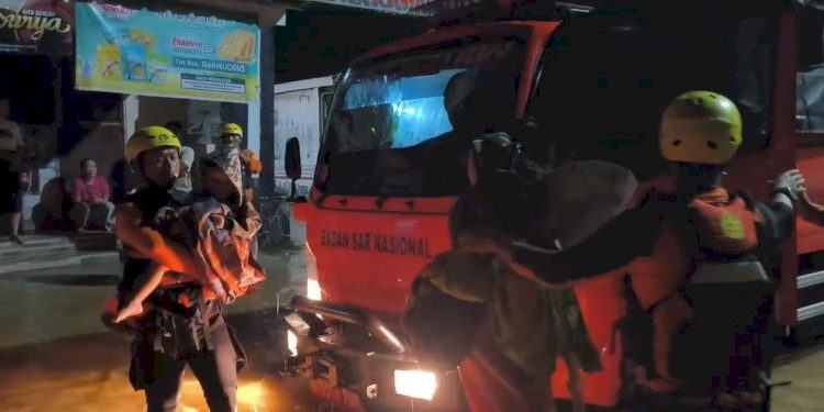 Banjir Rendam Bandar Lampung, 109 Warga Dievakuasi Tim SAR Hingga Dini Hari