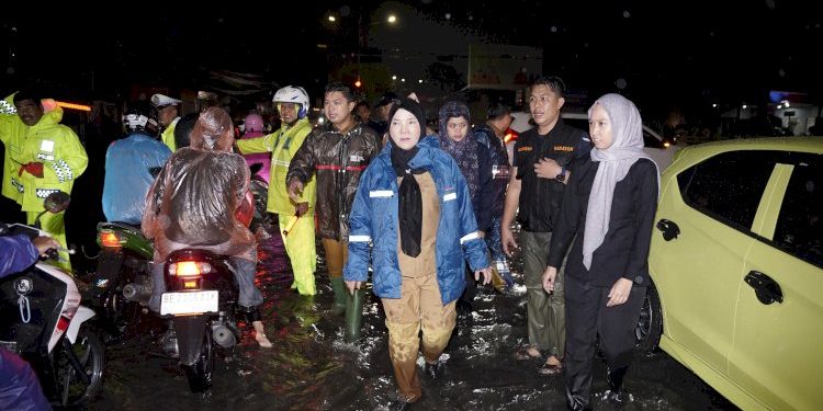 Wali Kota Eva Pastikan Warga Terdampak Banjir Tertangani